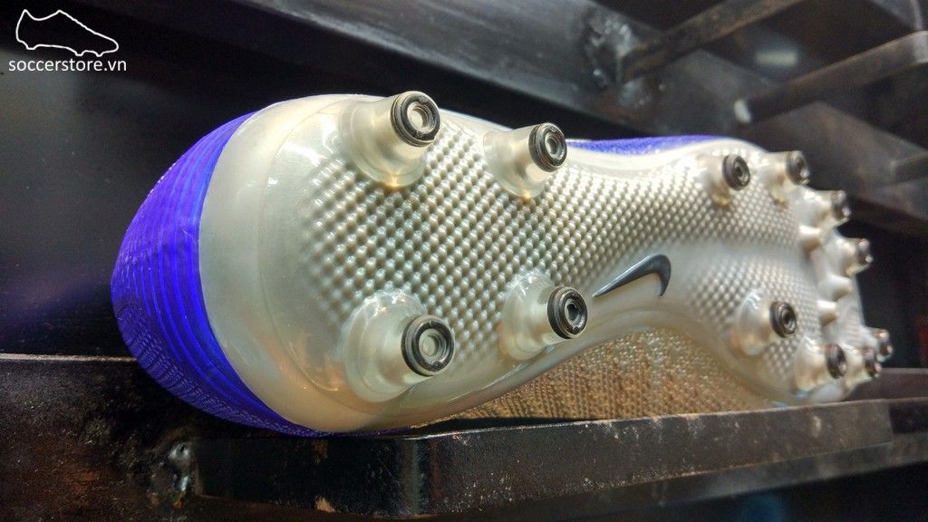 nike phantom vsn surge pro